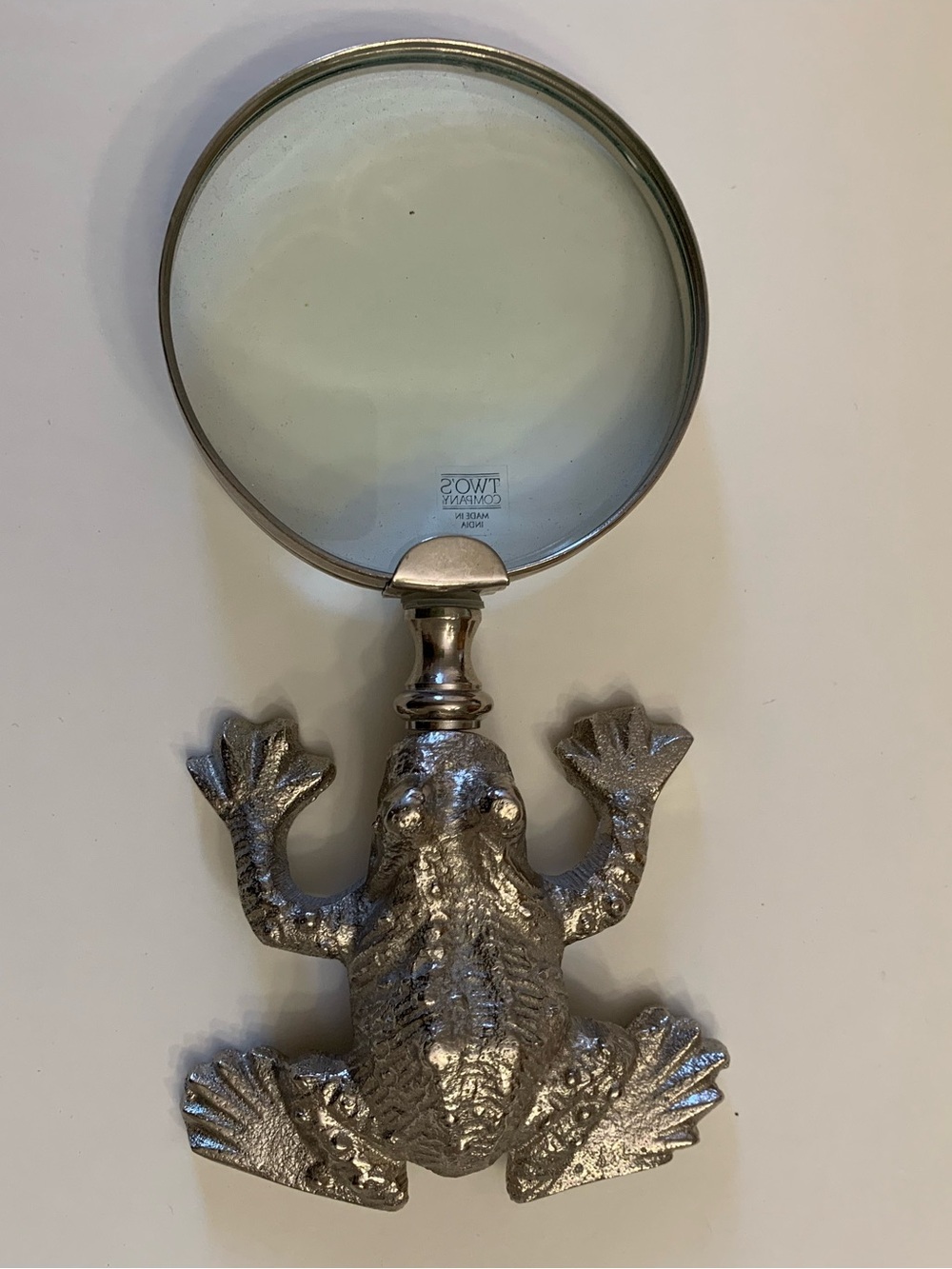 Two’s Company Magnifying Glass with a Frog